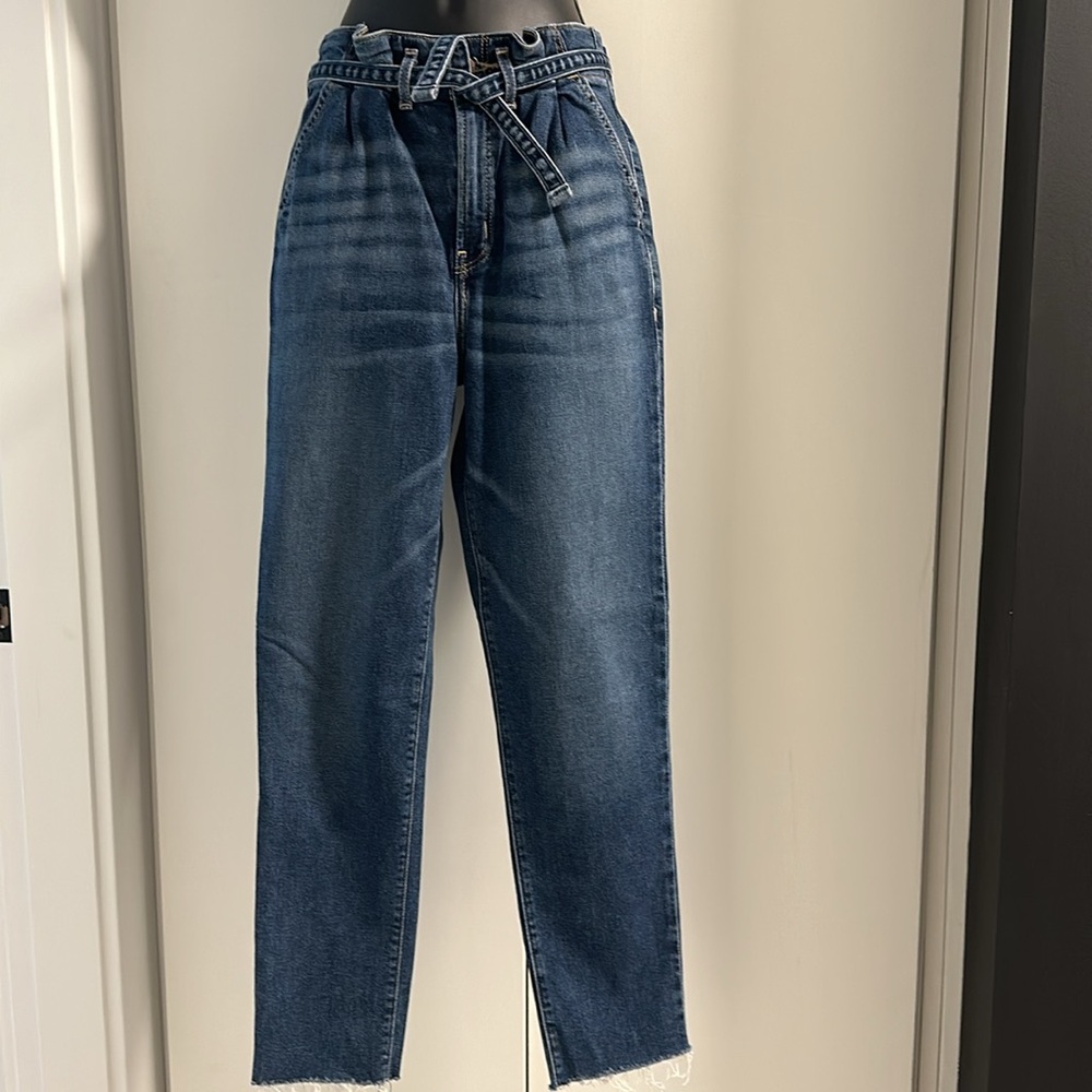 Woman’s HOLLISTER Jeans - Picture 2 of 5